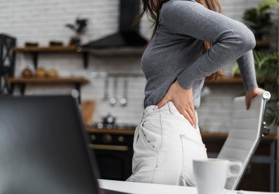 what are the common causes of hip pain in women