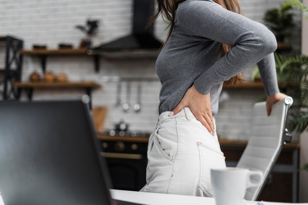 what are the common causes of hip pain in women